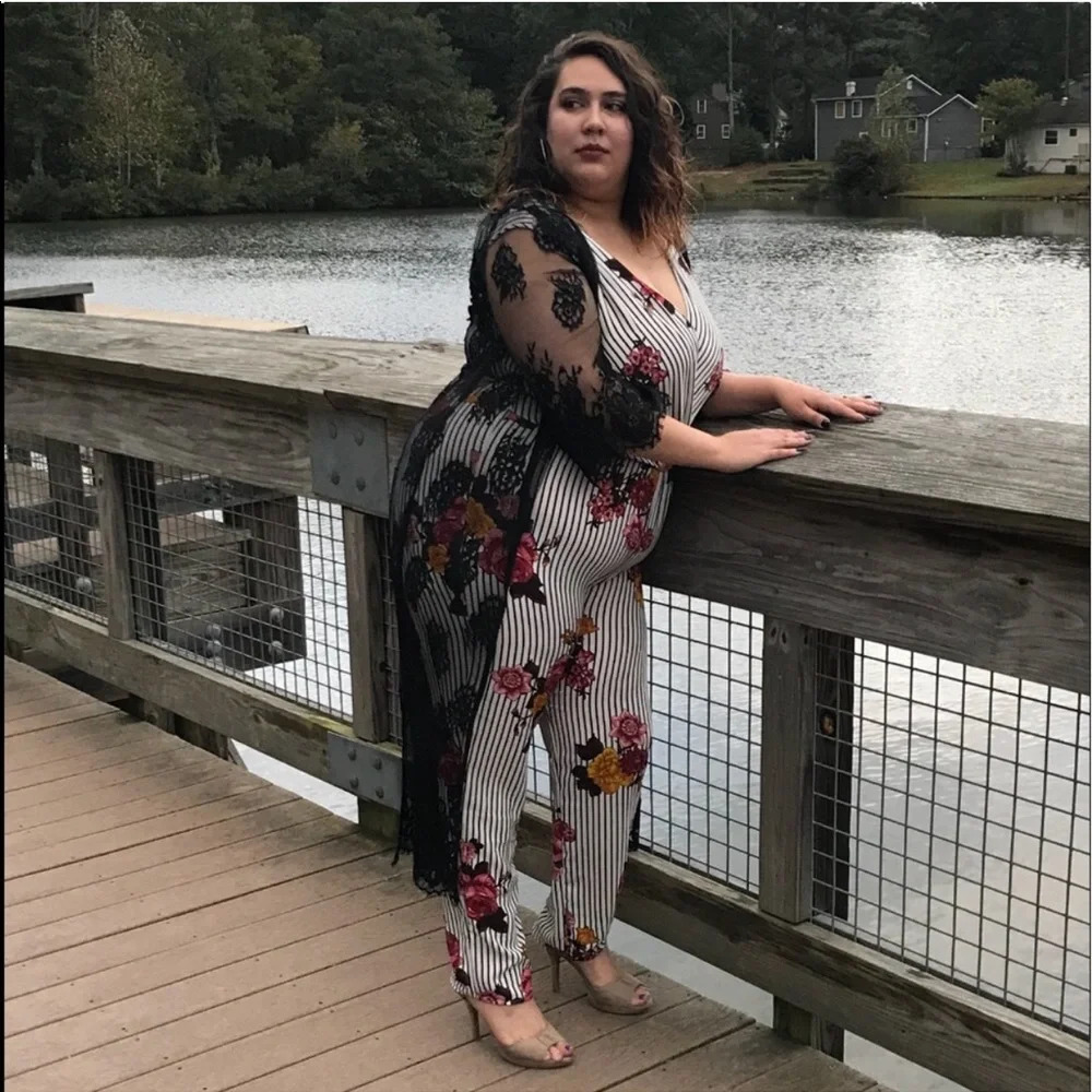 Boutique New Plus Size floral Romper - Picture 5 of 12